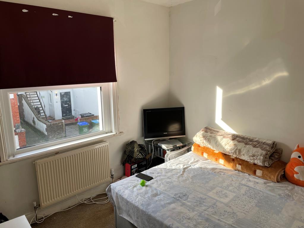 Lot: 74 - RESIDENTIAL INVESTMENT PRODUCING JUST UNDER £11,000 PER ANNUM -
